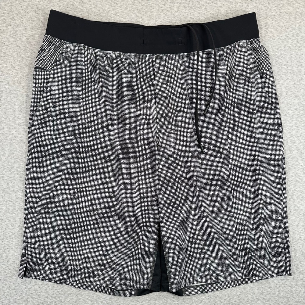 Lululemon Training Shorts Mens XL 11" Black White Grid Athletic Linerless Swift